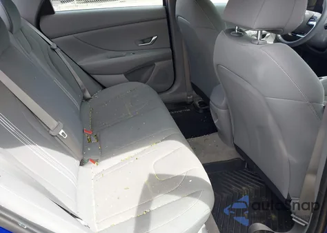 2024 Hyundai Elantra Sel z USA, uszkodzony, nr VIN KMHLM4DG1RU667757